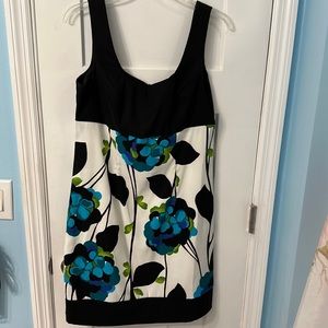 Dress barn summer dress size10 black and floral design.